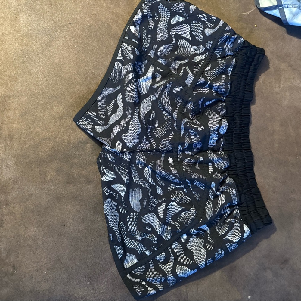 Lululemon Black and Gray Patterned Shorts